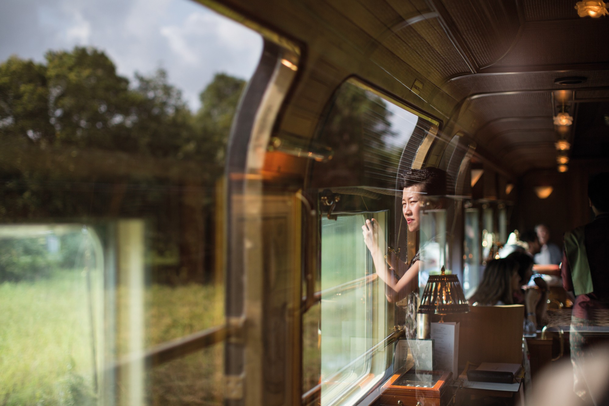 Eastern & Oriental Express &mdash; cabine de luxe, boiseries et literie blanche