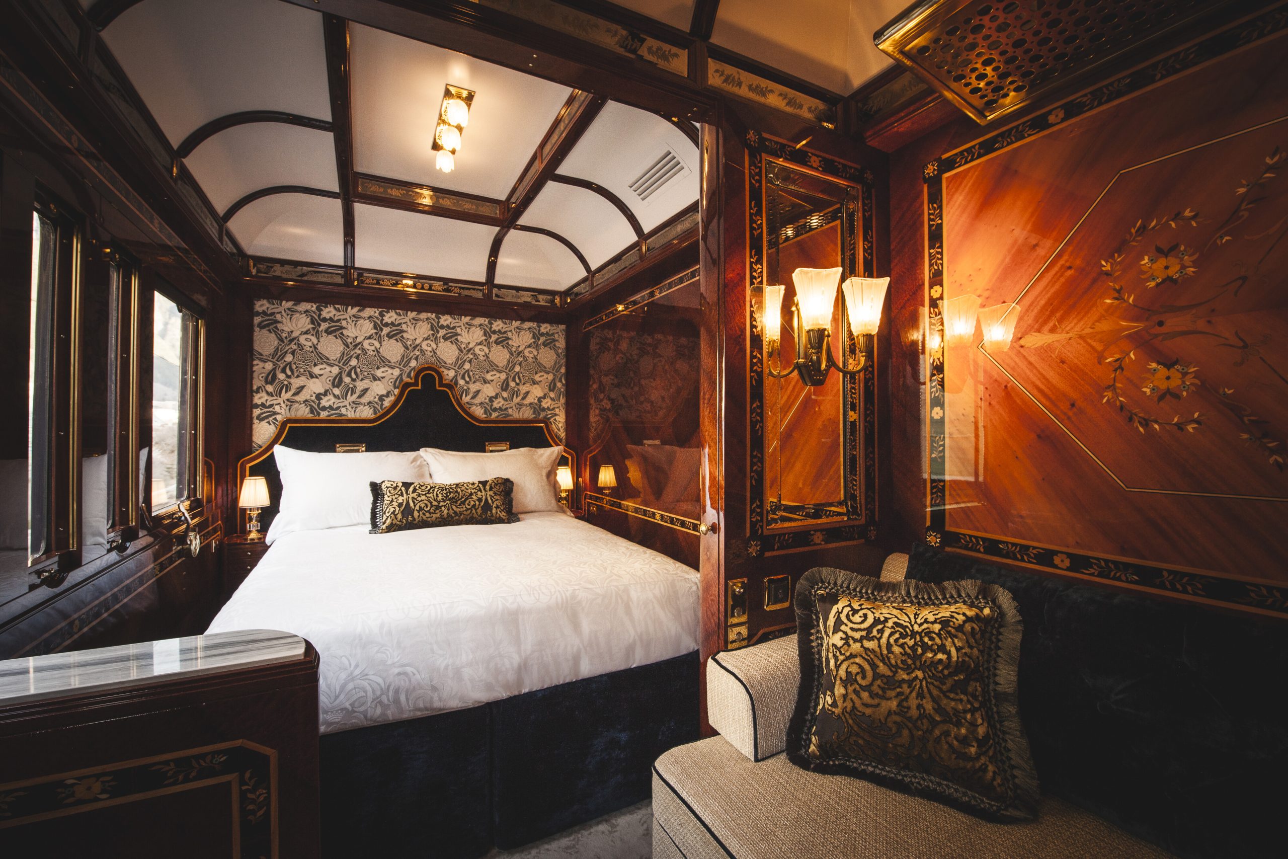 Logo Orient Express et Belmond &mdash; deux marques distinctes dans l&rsquo;univers des trains de luxe en Europe
