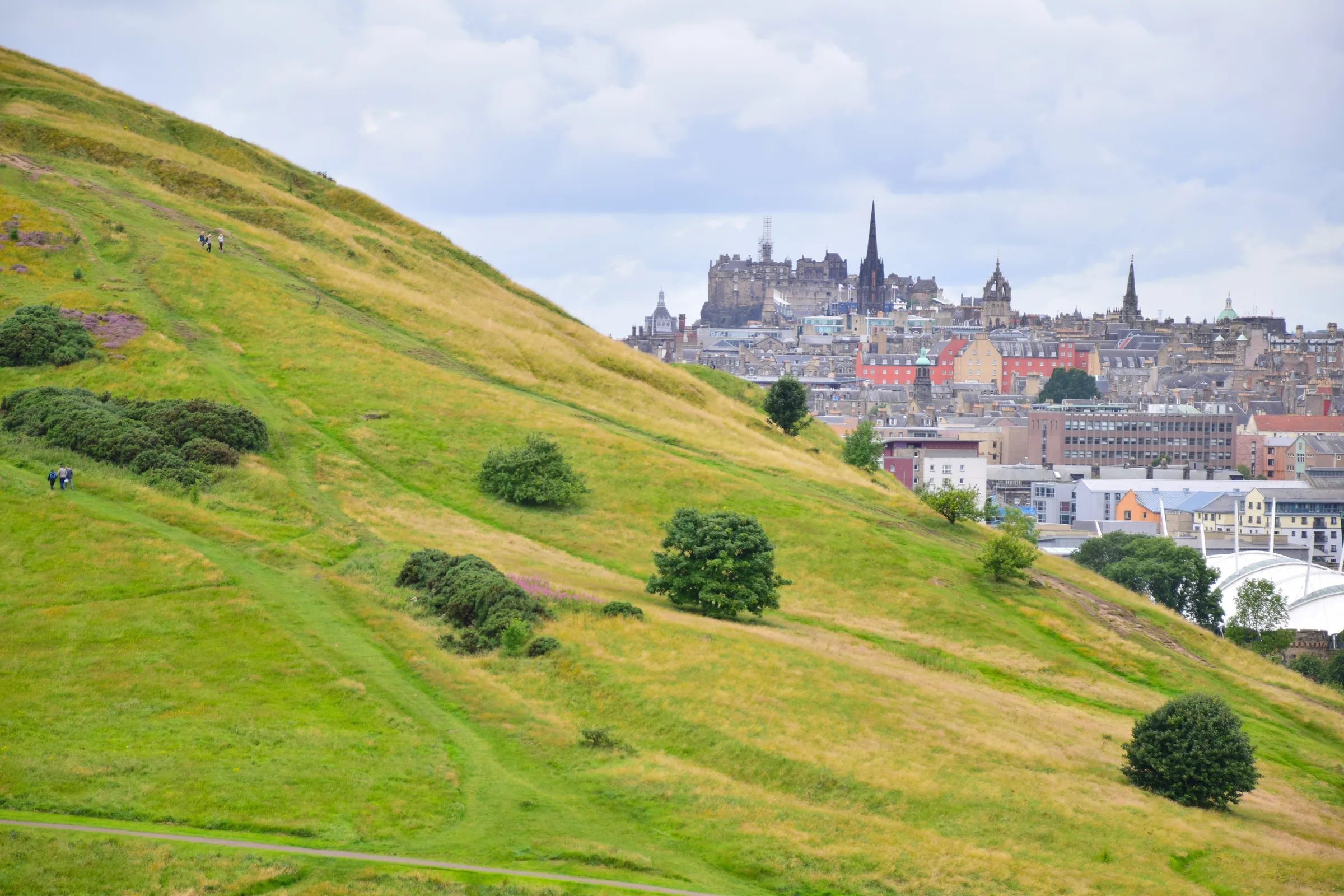 Arthur's Seat &mdash; colline volcanique dominant &Eacute;dimbourg