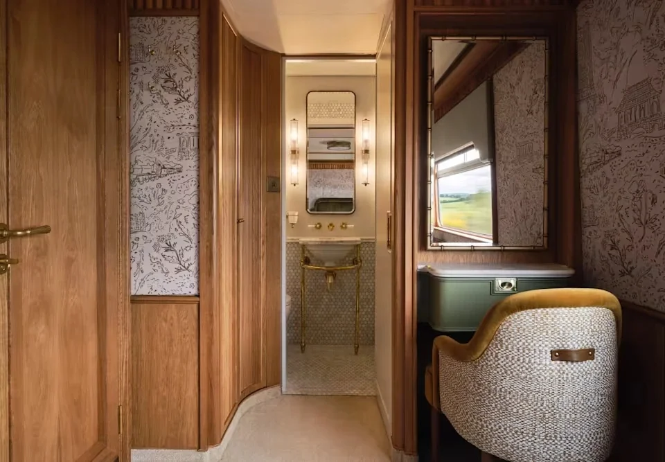 Salle de bain Britannic Explorer &mdash; boiseries, finitions haut de gamme