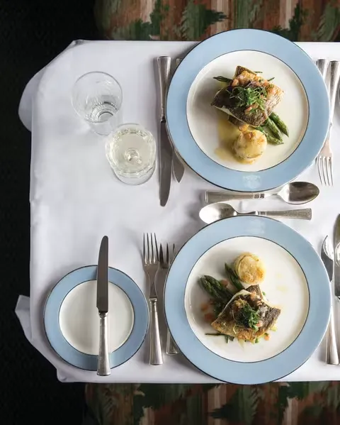 Steward British Pullman &mdash; service gastronomique, wagon-restaurant