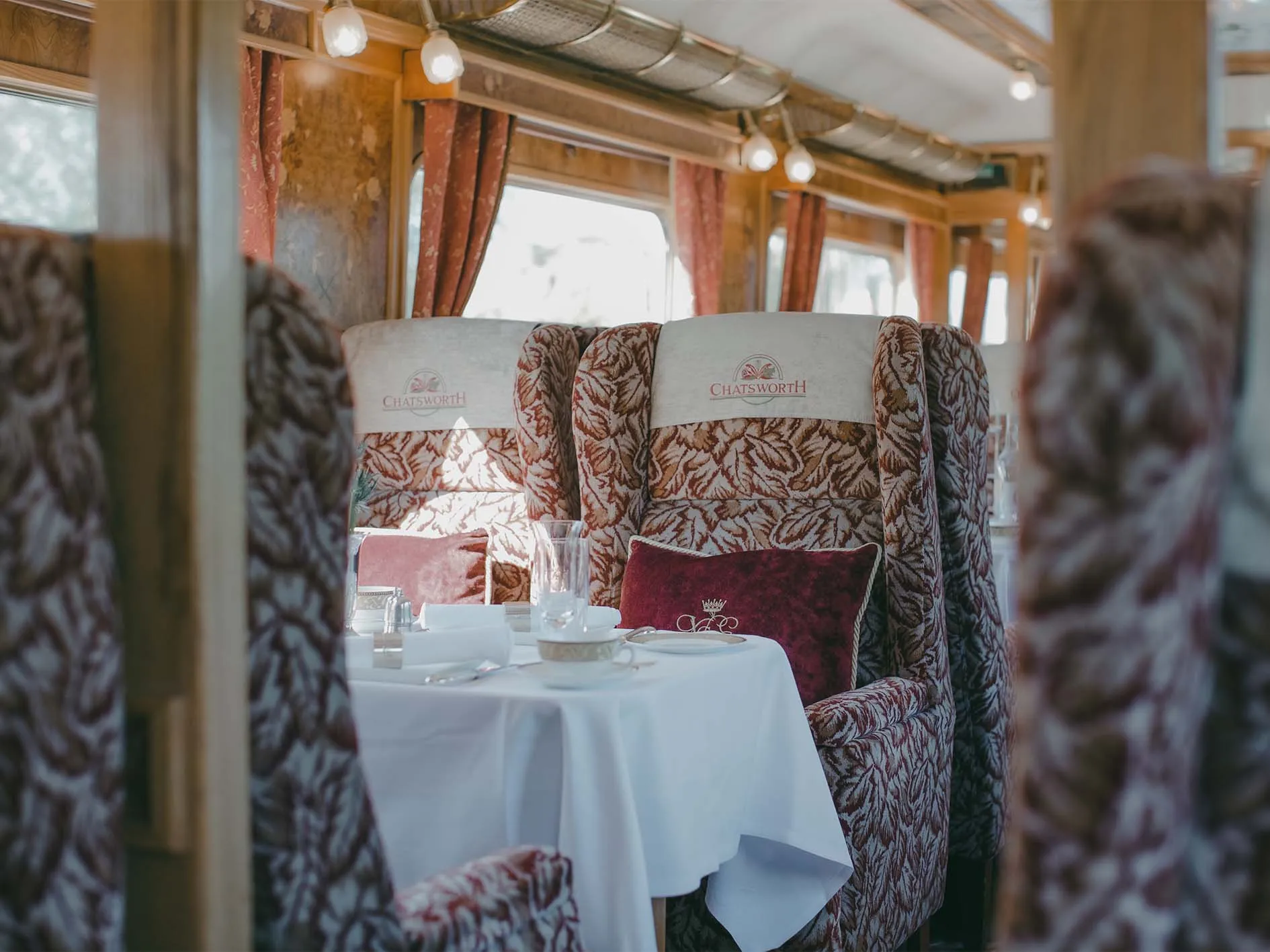 Wagon Chatsworth &mdash; fauteuils rouge et or, Northern Belle