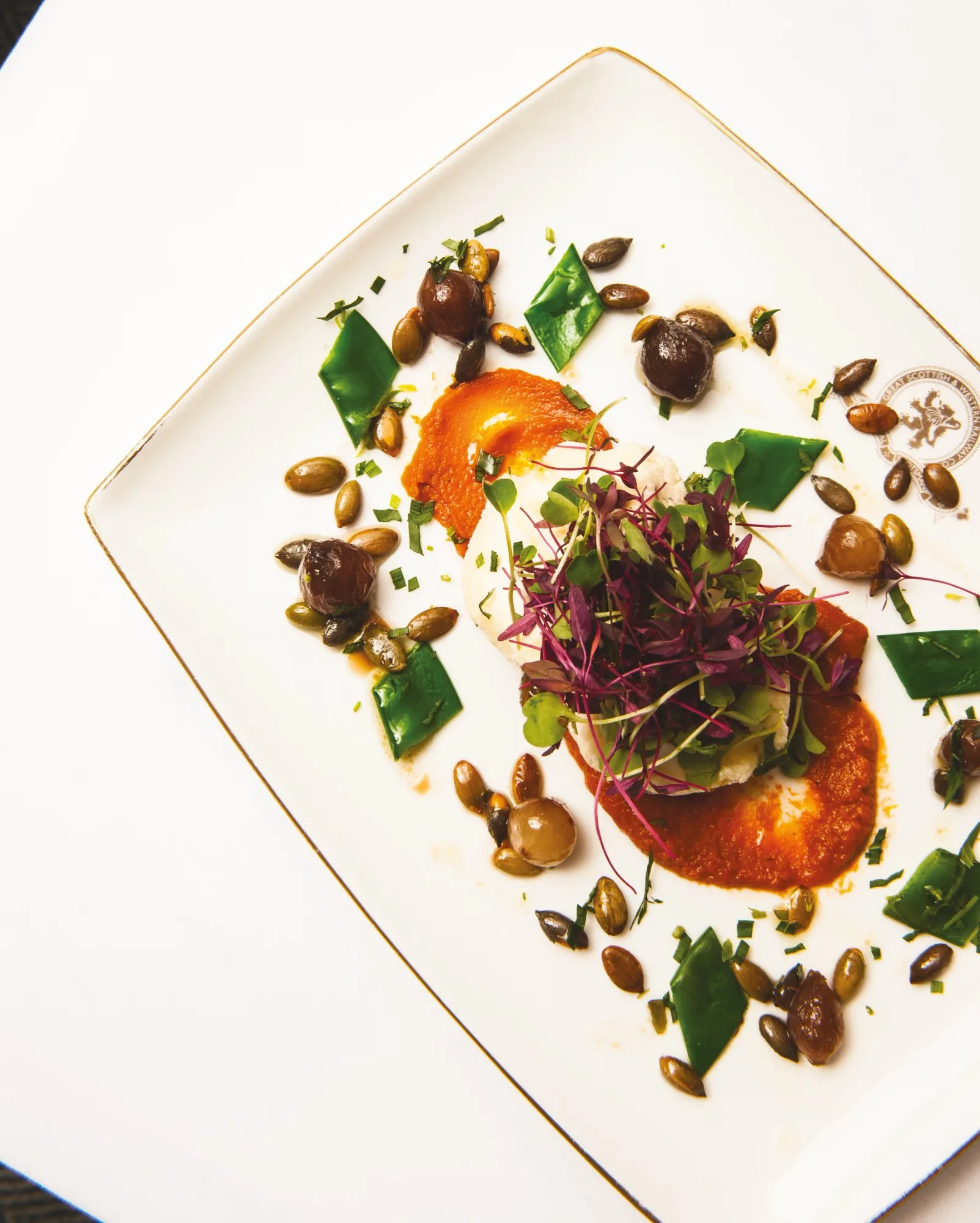Assiette gastronomique dress&eacute;e par le chef &agrave; bord du Royal Scotsman