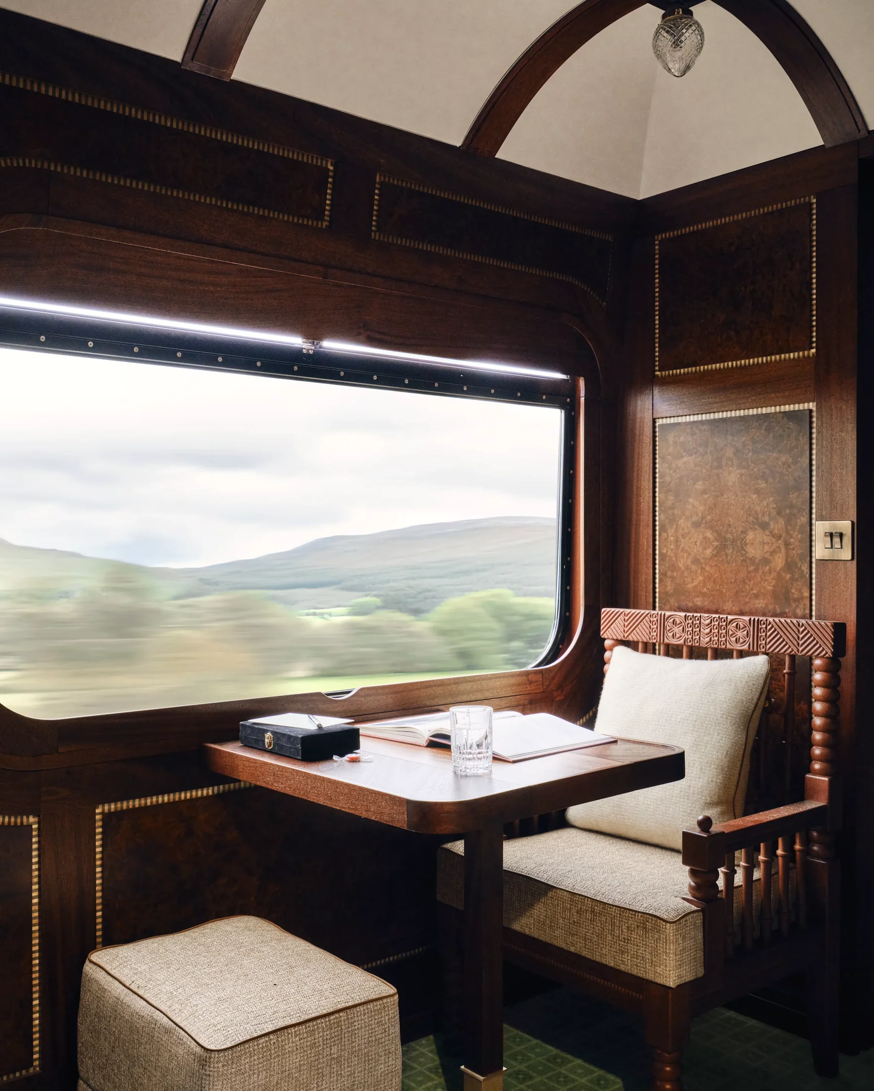 Bureau de la Grand Suite Heron du Royal Scotsman &mdash; vue sur les Highlands d'&Eacute;cosse