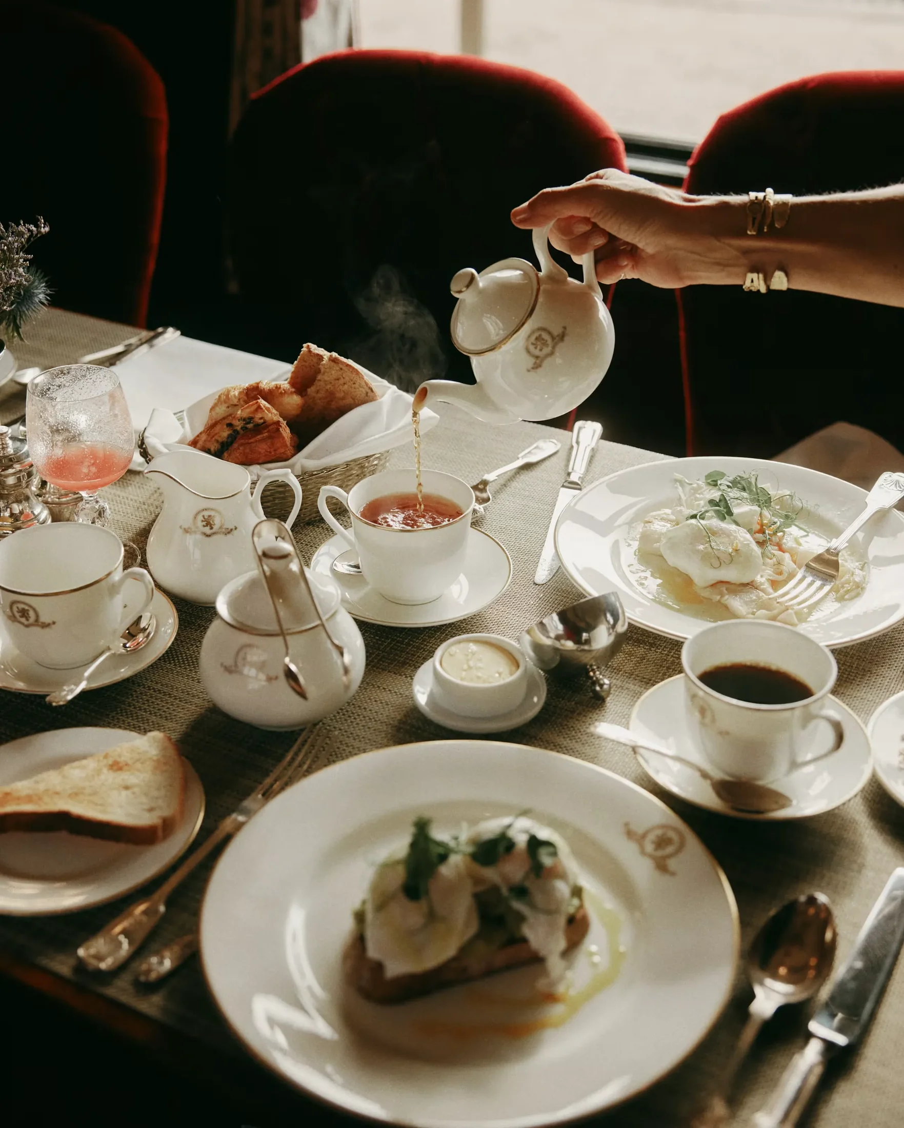 Petit-d&eacute;jeuner Royal Scotsman &mdash; th&eacute;i&egrave;re en porcelaine, &oelig;ufs, &Eacute;cosse