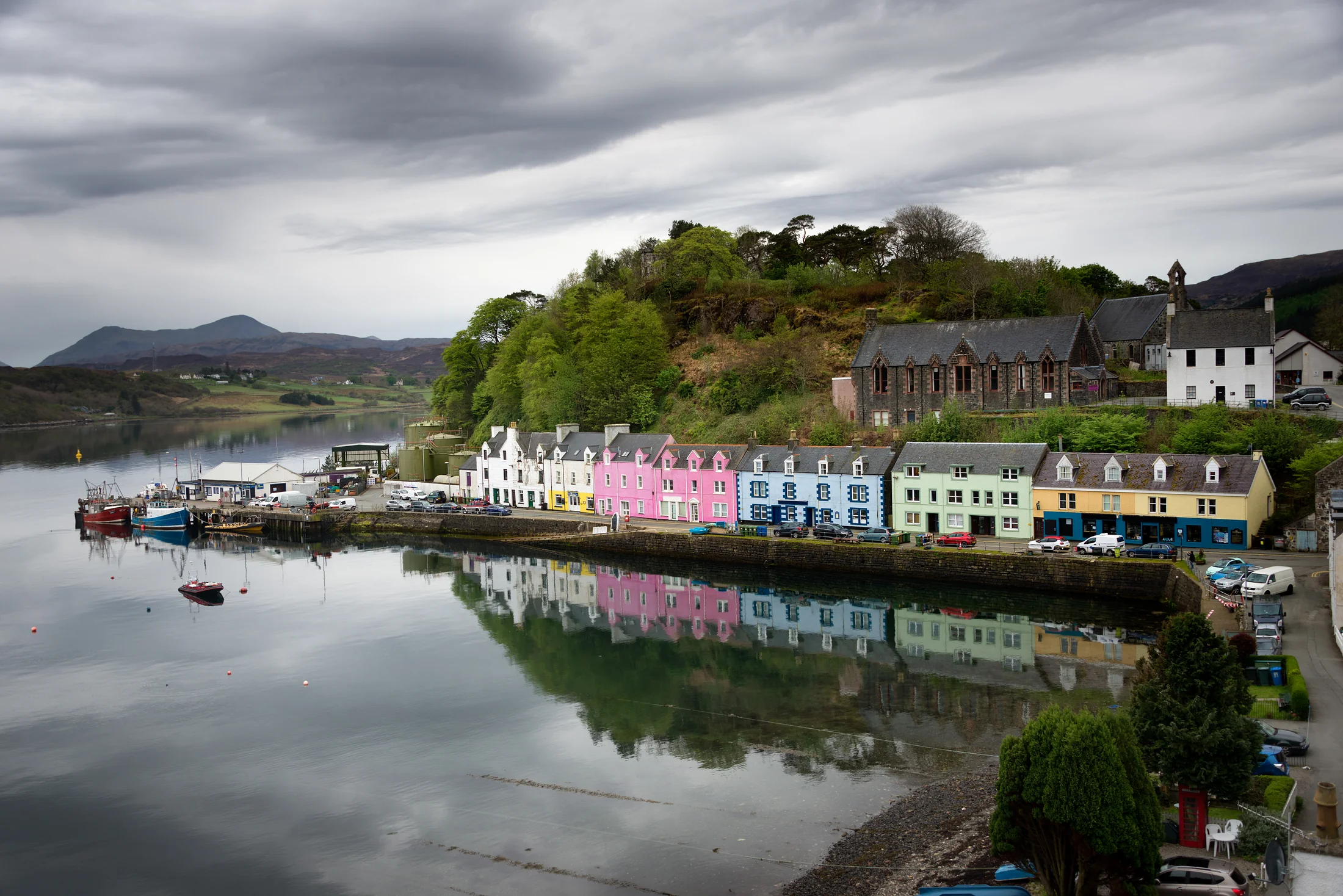 Front de mer de Tobermory avec ses maisons color&eacute;es &mdash; &icirc;le de Mull
