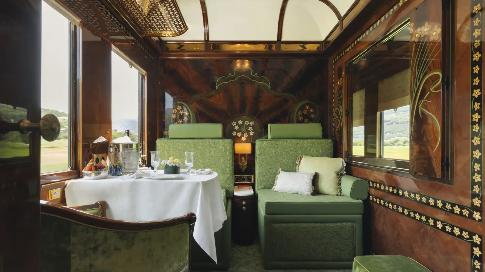 Int&eacute;rieur Art D&eacute;co du Venice Simplon-Orient-Express &mdash; suite, boiseries et marqueterie
