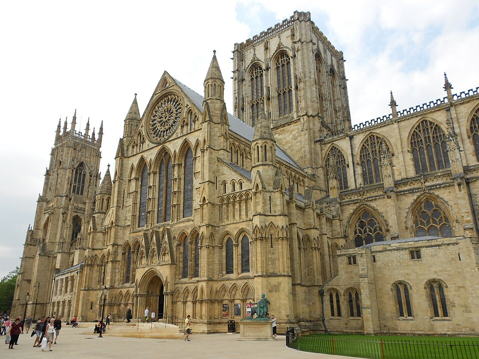 York Minster &mdash; cath&eacute;drale gothique m&eacute;di&eacute;vale, la plus grande d'Angleterre du Nord